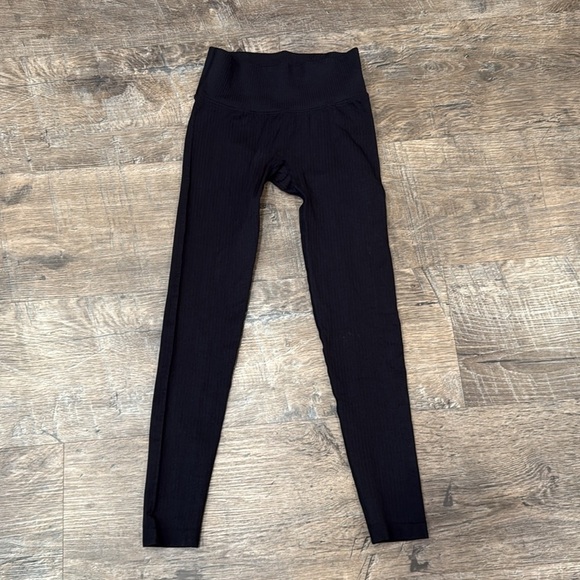 🔥NEW Black Women's Workout Set of leggings and Top🔥 - Picture 4 of 4